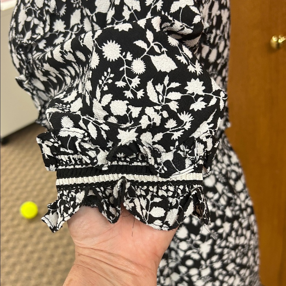 Black and White Floral Women's Dress - Picture 4 of 10